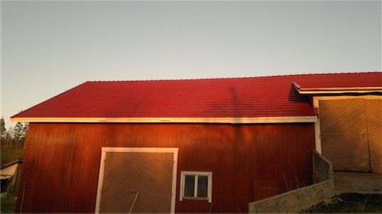 Tiilikatto maalauksen jälkeen