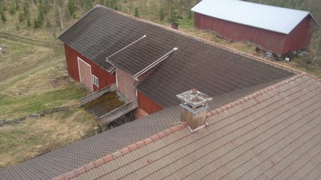 Tiilikatto ennen maalausta