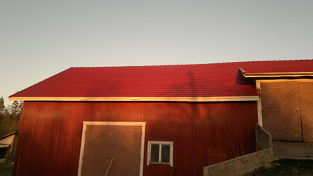 Tiilikatto maalauksen jälkeen